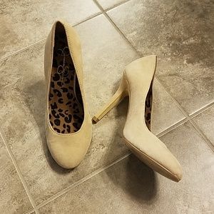 Jessica Simpson heels